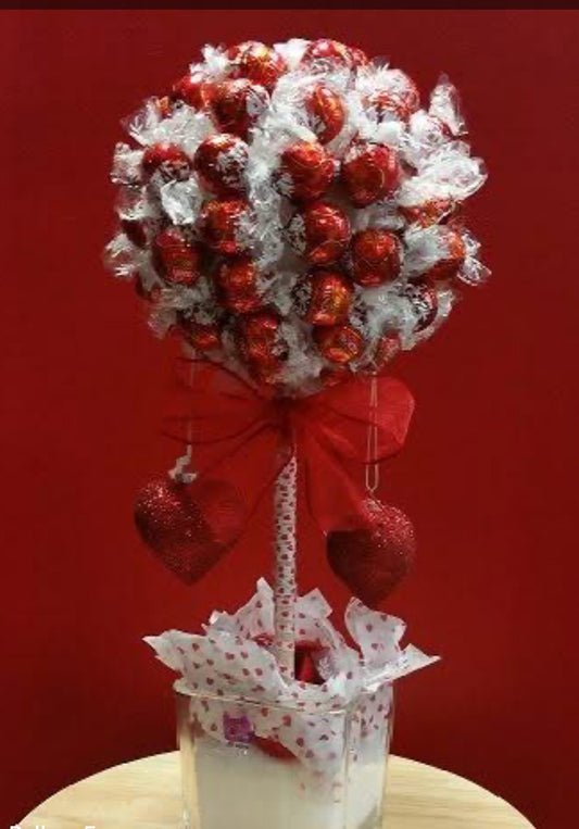 VALENTINE BOUQUETS:  Valentines Day Topiary